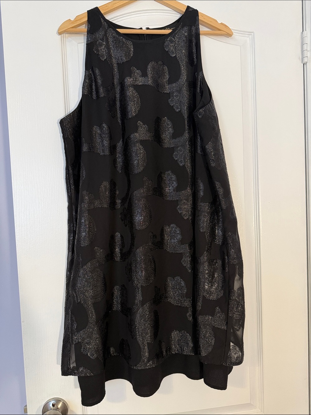Dalia Black Metallic Pattern Sleeveless Shift Dress , XL